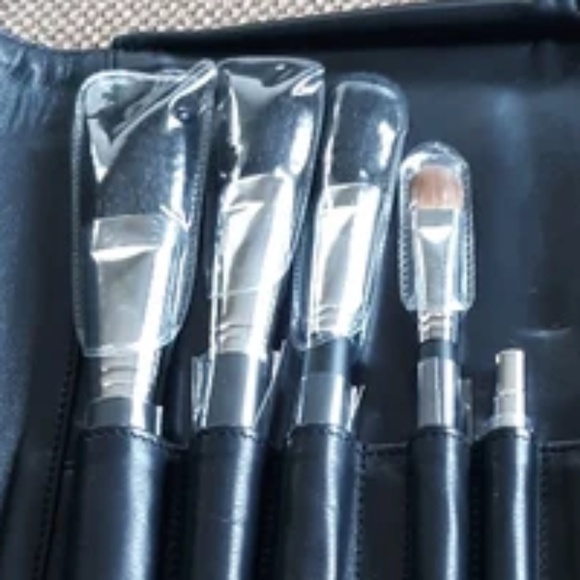 Professional Makeup Brush Set - Picture 2 of 5